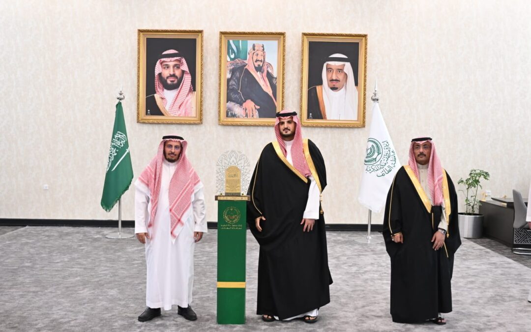 سمو محافظ الطائف الأمير فواز بن سلطان يكرّم العون الخيرية